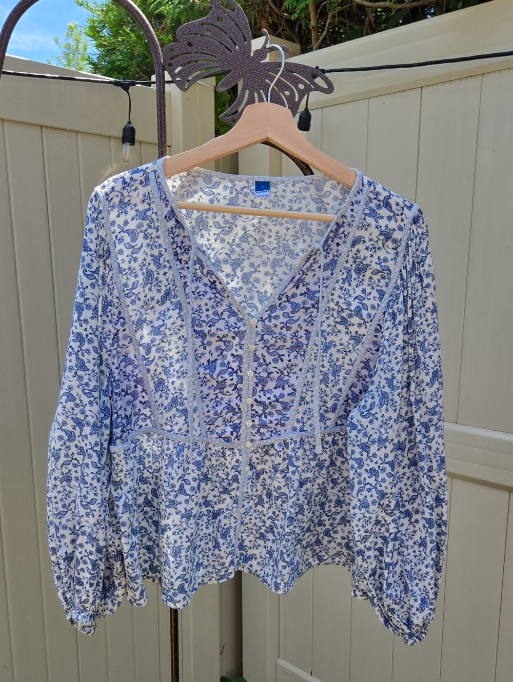 Old Navy Blue and White Floral Button-Front Blouse